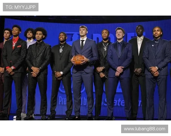 2025年NBA状元热门人选浮出水面多位新星进入球队考察范围